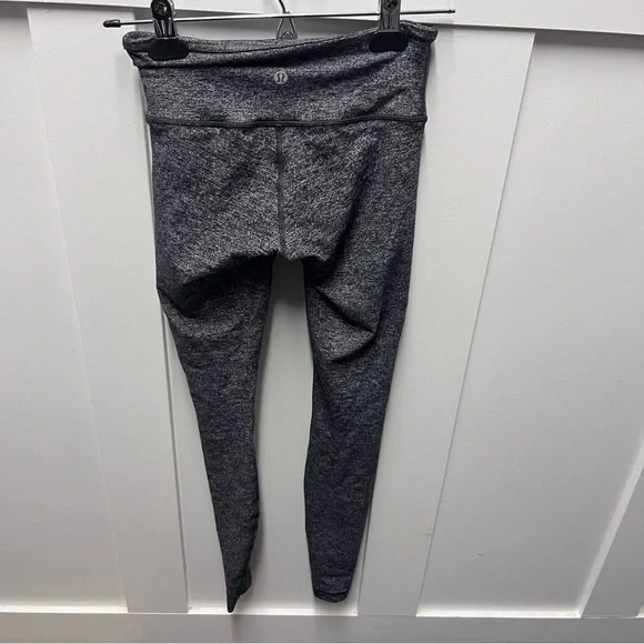 ⬇️$45‎ Lululemon great size 2 leggings - Picture 2 of 4